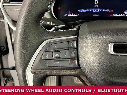 Used 2025 Jeep Grand Cherokee Limited w/ Luxury Tech Group II AWD/4WD image 10