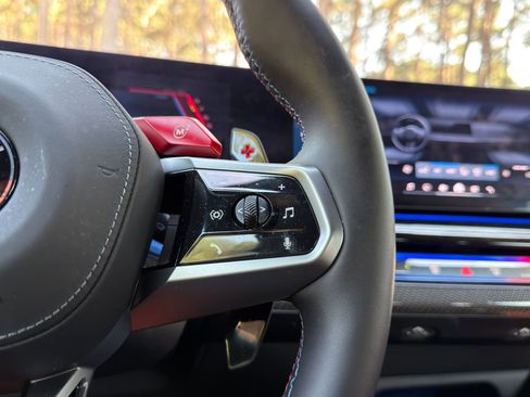 Used 2025 BMW M5 w/ Carbon Package image 25