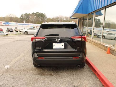 Used 2019 Toyota RAV4 LE FWD image 6