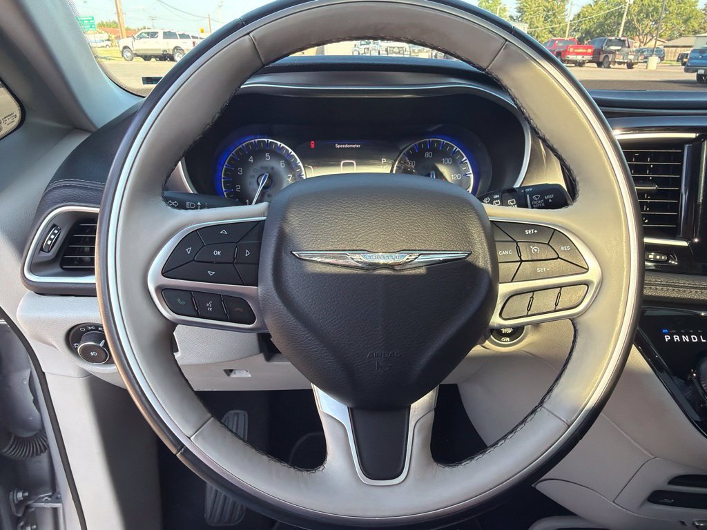 Used 2018 Chrysler Pacifica Limited FWD image 15