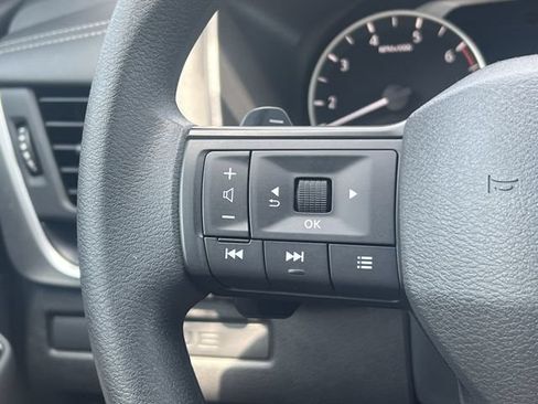 Used 2025 Nissan Rogue S FWD image 28
