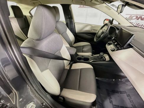 Used 2025 Toyota Corolla LE w/ LE Premium Package FWD image 29