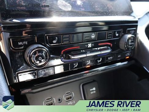 Used 2021 Jeep Grand Cherokee L Limited AWD/4WD image 38