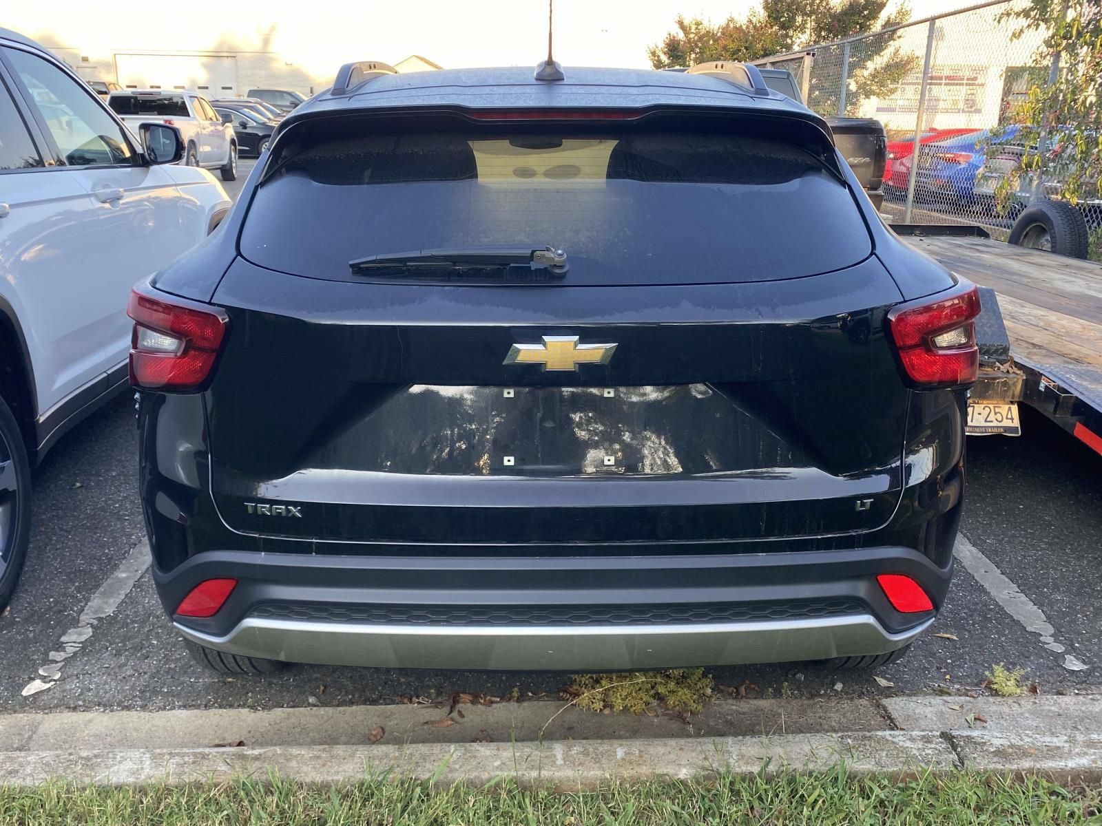 Used 2025 Chevrolet Trax LT FWD image 7