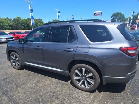 Used 2025 Honda Pilot Touring image 6