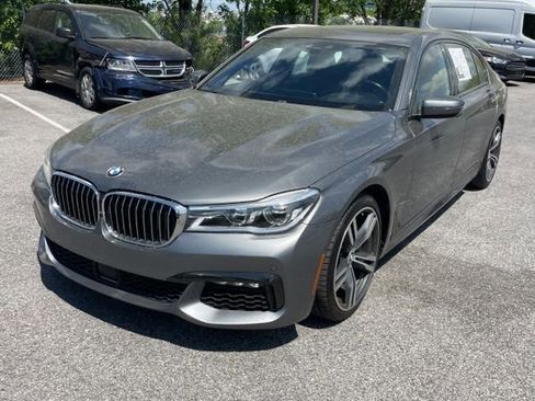 Used 2019 BMW 750i w/ Luxury Rear Seating Package RWD image 4