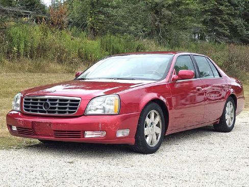 Used 2003 Cadillac De Ville DTS w/ Premium Luxury Package image 2