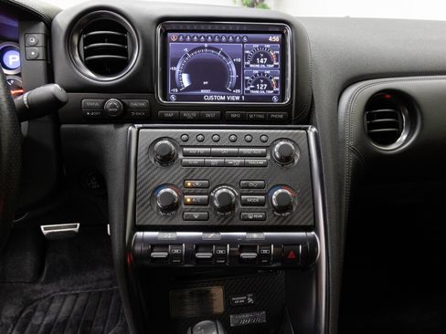 Used 2013 Nissan GT-R Premium image 18
