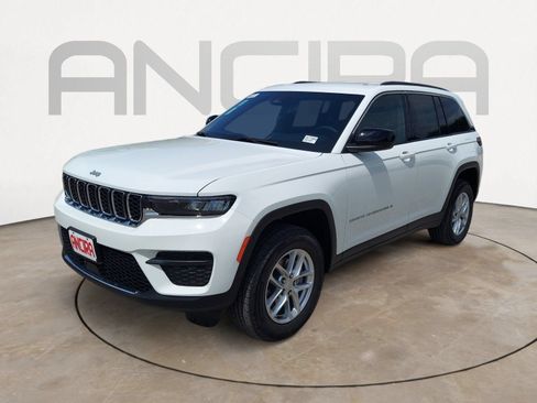 Certified 2026 Jeep Grand Cherokee Laredo AWD/4WD image 8