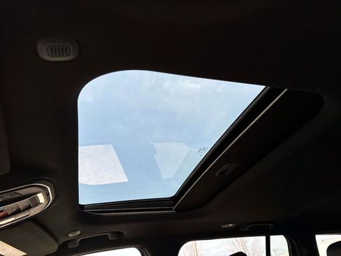 Used 2025 Jeep Grand Cherokee 4WD image 13