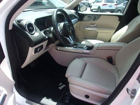 Used 2021 Mercedes-Benz GLB 250 image 8