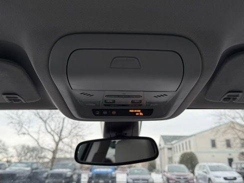 Used 2023 GMC Acadia SLT image 35