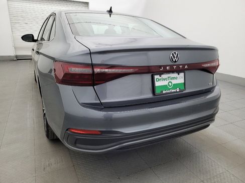 Used 2025 Volkswagen Jetta SE FWD image 5