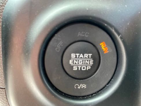 Used 2023 Jeep Gladiator Sport AWD/4WD image 24