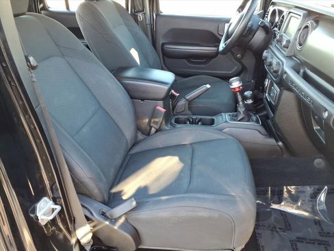 Used 2019 Jeep Wrangler Unlimited Sport image 16