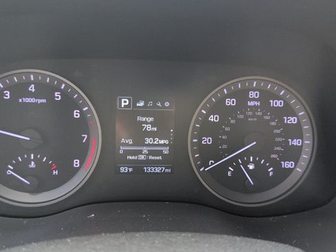 Used 2016 Hyundai Tucson SE w/ Option Group 02 FWD image 3