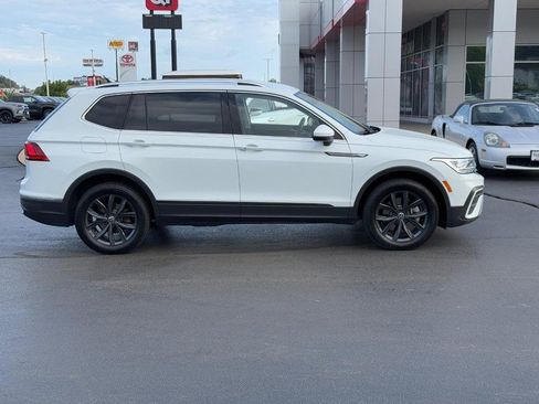 Used 2024 Volkswagen Tiguan SE image 2