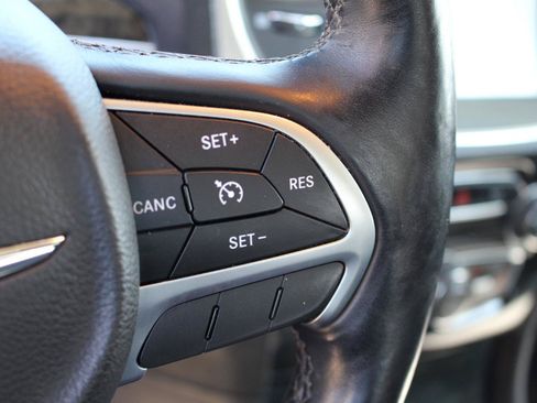 Used 2016 Chrysler 300 C AWD/4WD image 23