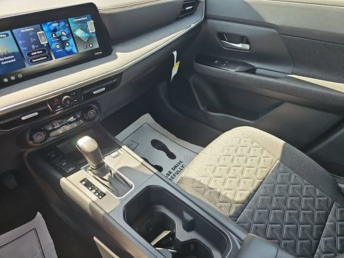 Used 2026 Nissan Kicks SV w/ SV Premium Package FWD image 24