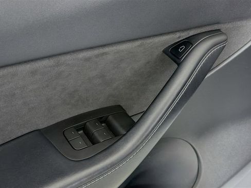 Used 2022 Tesla Model Y Performance image 20