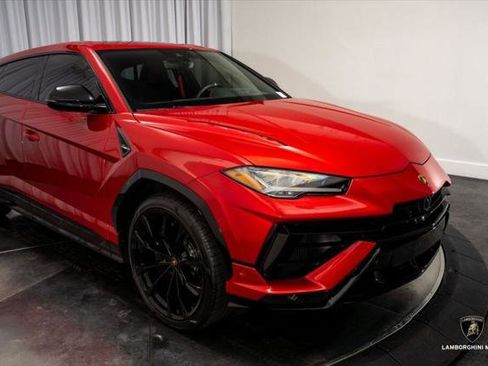 Used 2023 Lamborghini Urus S image 3