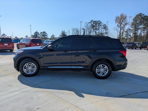 Used 2023 Ford Explorer XLT w/ Equipment Group 202A image 4