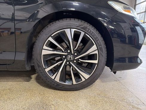 Certified 2017 Honda Accord EX-L image 23