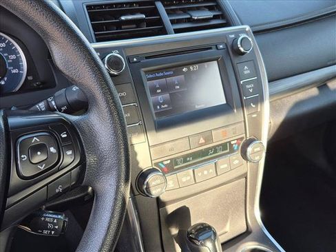 Used 2016 Toyota Camry LE FWD image 14