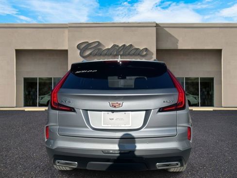 Used 2024 Cadillac XT4 Premium Luxury image 4