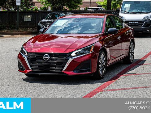 Used 2025 Nissan Altima 2.5 SV FWD image 4