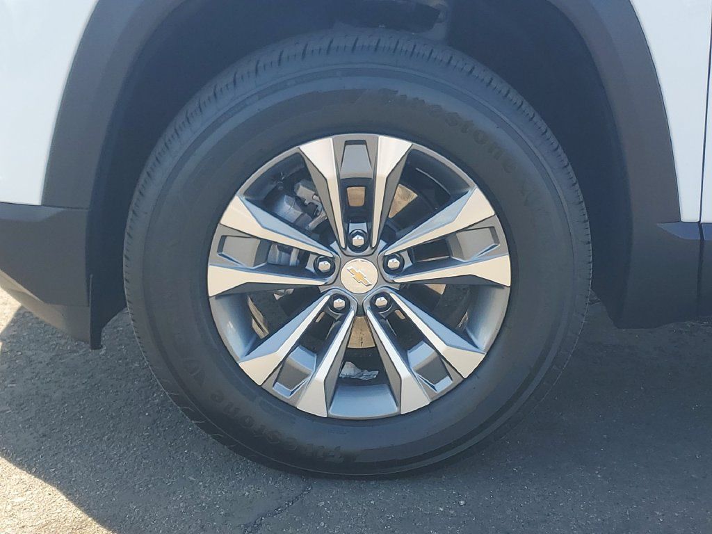 Used 2026 Chevrolet Equinox LT w/ Safety and Technology Package FWD image 33