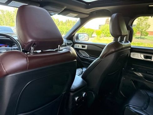 Used 2020 Ford Explorer Platinum w/ Premium Technology Package AWD/4WD image 25