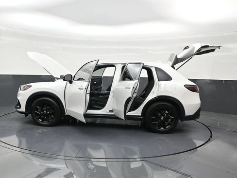 Used 2025 Honda HR-V Sport image 35