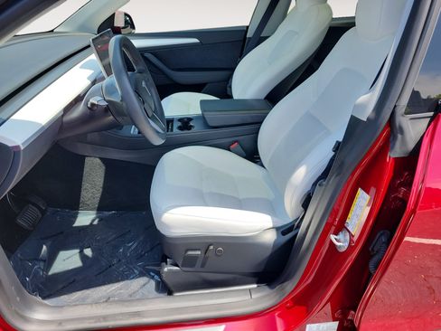 Used 2024 Tesla Model Y Long Range AWD/4WD image 9