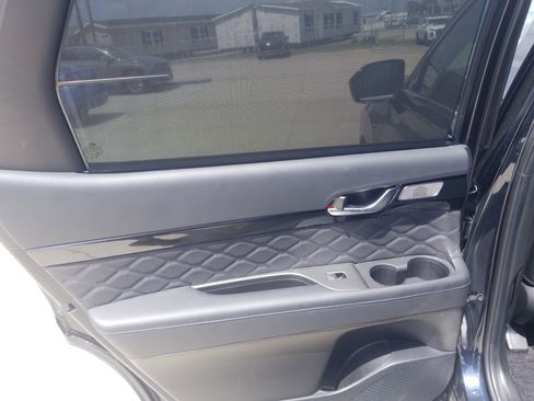 Used 2022 Hyundai Palisade Calligraphy image 11