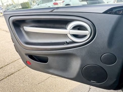 Used 2005 Chevrolet SSR w/ Preferred Equipment Group image 15