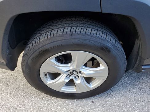 Used 2021 Toyota RAV4 XLE w/ Convenience Package image 7