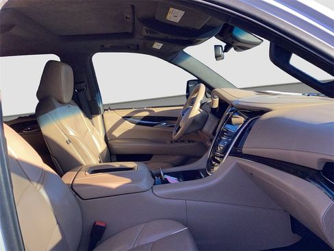 Used 2019 Cadillac Escalade Platinum image 18