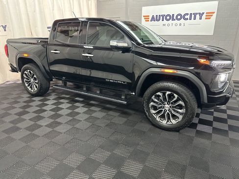 Used 2024 GMC Canyon Denali AWD/4WD image 2