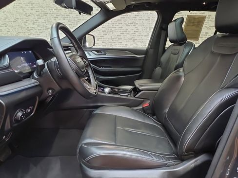 Used 2023 Jeep Grand Cherokee Overland w/ Adv Protech Group III image 28