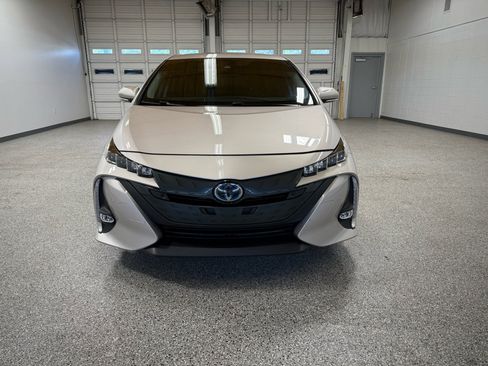 Used 2021 Toyota Prius Prime Limited image 7