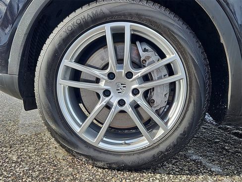 Certified 2022 Porsche Cayenne image 11