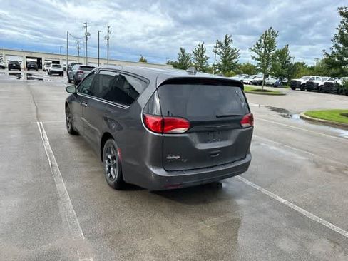 Certified 2020 Chrysler Pacifica Touring w/ S Appearance Package FWD image 14