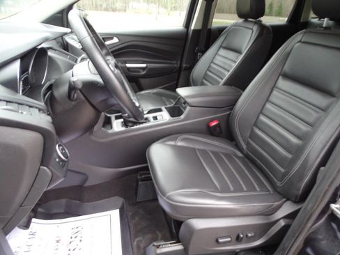 Used 2019 Ford Escape SEL image 2