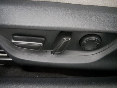 Used 2025 Toyota Camry XLE image 20