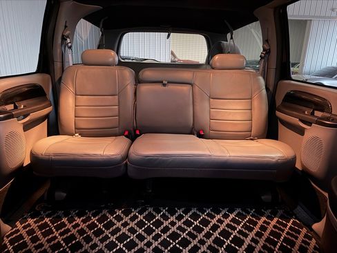 Used 2005 Ford Excursion XLS RWD image 21