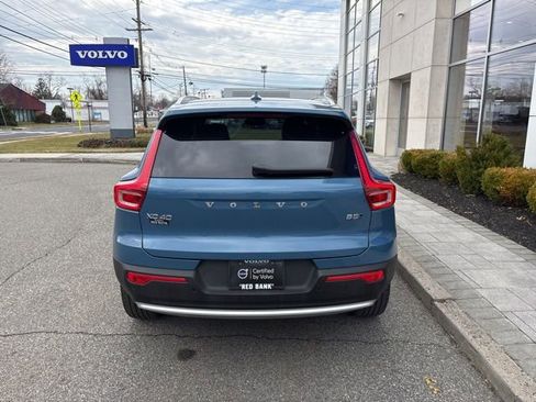 Used 2025 Volvo XC40 B5 Plus image 4