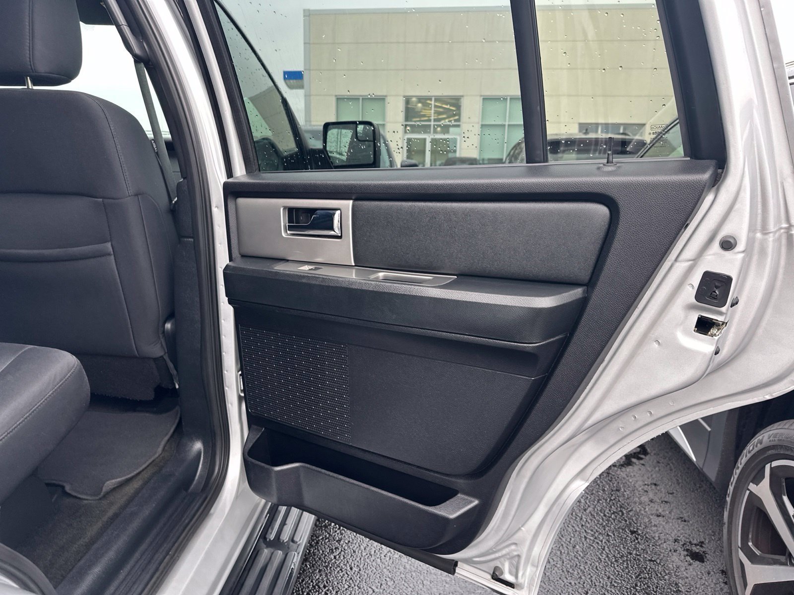 Used 2017 Ford Expedition XLT AWD/4WD image 39