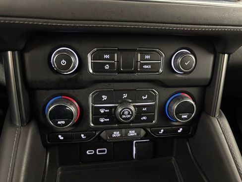 Used 2023 Chevrolet Suburban LT w/ LT Signature Plus Package image 18