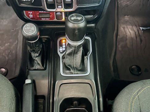 Used 2024 Jeep Wrangler Unlimited AWD/4WD image 23